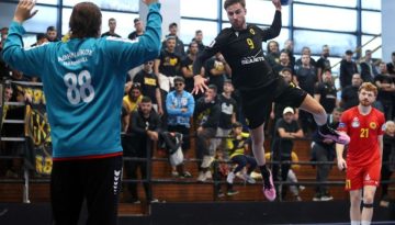 &Eta; &Alpha;&Epsilon;&Kappa; έ&pi;&iota;&alpha;&sigma;&epsilon; &tau;&omicron;&nu; &Omicron;&lambda;&upsilon;&mu;&pi;&iota;&alpha;&kappa;ό, &pi;&rho;&iota;&nu; &alpha;&pi;ό &tau;&omicron; &rho;&alpha;&nu;&tau;&epsilon;&beta;&omicron;ύ &tau;&omicron;&upsilon;&sigmaf; &sigma;&tau;&omicron; &nu;&tau;έ&rho;&mu;&pi;&iota; &tau;&eta;&sigmaf; Handball Premier