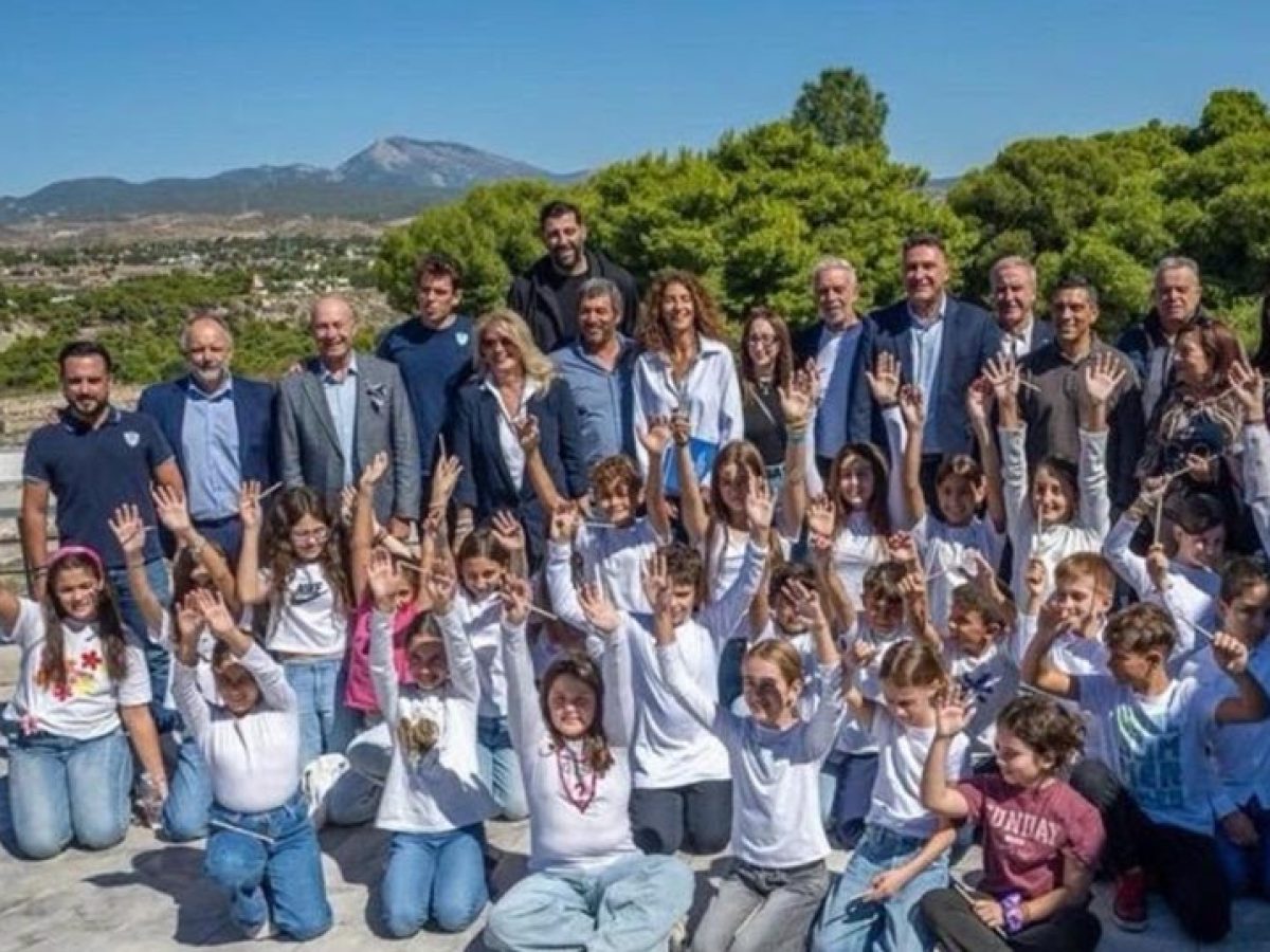&Tau;&alpha; Ί&sigma;&theta;&mu;&iota;&alpha; &epsilon;&pi;&iota;&sigma;&tau;&rho;έ&phi;&omicron;&upsilon;&nu;: &Alpha;&theta;&lambda;&eta;&tau;έ&sigmaf;, &mu;&alpha;&theta;&eta;&tau;έ&sigmaf; &kappa;&alpha;&iota; &sigma;&omega;&mu;&alpha;&tau;&epsilon;ί&alpha; &zeta;&omega;&nu;&tau;&alpha;&nu;&epsilon;ύ&omicron;&upsilon;&nu; &tau;&eta;&nu; &iota;&sigma;&tau;&omicron;&rho;ί&alpha;