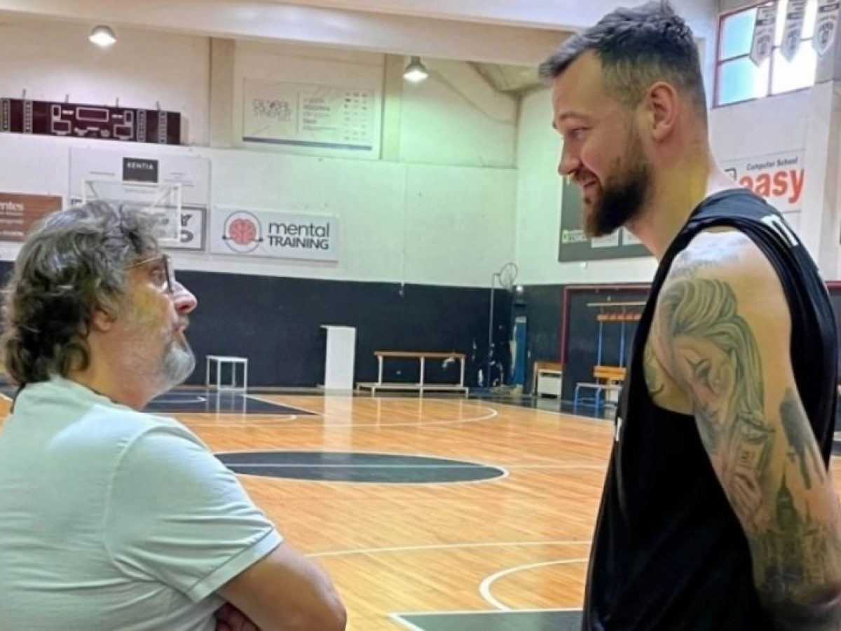 &Alpha;&pi;&omicron;&theta;έ&omega;&sigma;&eta; &Mu;&omicron;&tau;&iota;&epsilon;&gamma;&iota;&omicron;ύ&nu;&alpha;&sigmaf; &gamma;&iota;&alpha; &Kappa;&alpha;&lambda;ά&theta;&eta;: &laquo;&Epsilon;ί&nu;&alpha;&iota; έ&nu;&alpha;&sigmaf; master &tau;&omicron;&upsilon; &mu;&pi;ά&sigma;&kappa;&epsilon;&tau;&raquo; &ndash; T&alpha; &lambda;ό&gamma;&iota;&alpha; &tau;&omicron;&upsilon; &gamma;&iota;&alpha; &Tau;&rho;&iota;&nu;&kappa;&iota;έ&rho;&iota;