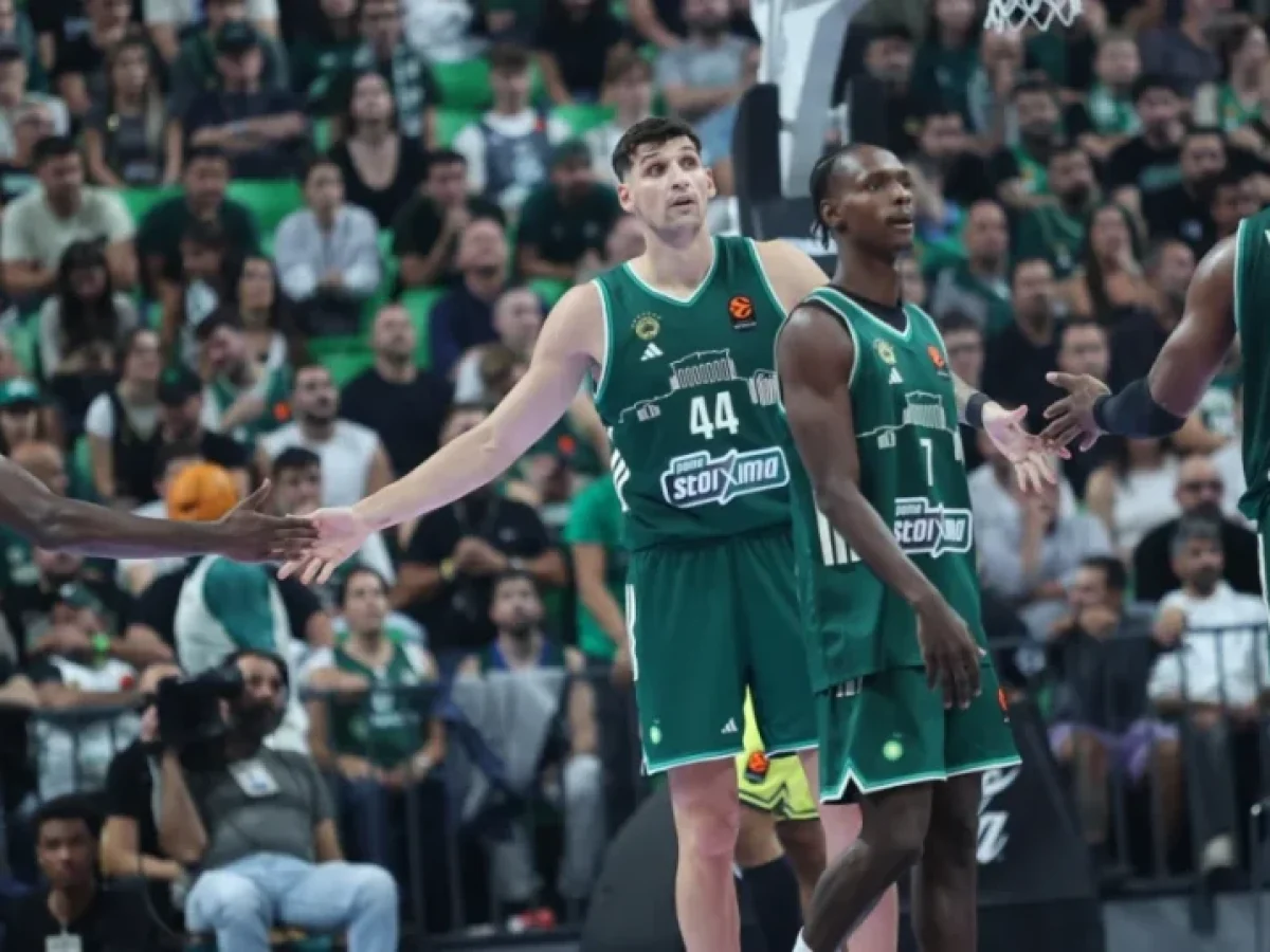 Euroleague &beta;&alpha;&theta;&mu;&omicron;&lambda;&omicron;&gamma;ί&alpha;: &Sigma;&tau;&eta;&nu; &kappa;&omicron;&rho;&upsilon;&phi;ή &omicron; &Pi;&alpha;&nu;&alpha;&theta;&eta;&nu;&alpha;ϊ&kappa;ό&sigmaf; &mdash; Sportime