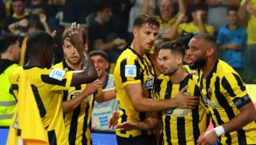 &Alpha;&Epsilon;&Kappa;: &Tau;&omicron; 12-0 &kappa;&alpha;&iota; &omicron;&iota; &tau;έ&sigma;&sigma;&epsilon;&rho;&iota;&sigmaf; &chi;&alpha;&mu;έ&nu;&omicron;&iota; &beta;&alpha;&theta;&mu;&omicron;ί &mdash; Sportime