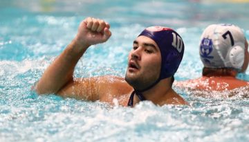 &Omicron; &Omicron;&lambda;&upsilon;&mu;&pi;&iota;&alpha;&kappa;ό&sigmaf; &nu;ί&kappa;&eta;&sigma;&epsilon; &tau;&omicron;&nu; &Alpha;&pi;ό&lambda;&lambda;&omega;&nu;&alpha; &Sigma;&mu;ύ&rho;&nu;&eta;&sigmaf; &kappa;&alpha;&iota; &epsilon;ί&nu;&alpha;&iota; ά&nu;&epsilon;&tau;&omicron;&sigmaf; &sigma;&tau;&eta; &kappa;&omicron;&rho;&upsilon;&phi;ή &tau;&omicron;&upsilon; &pi;&rho;&omega;&tau;&alpha;&theta;&lambda;ή&mu;&alpha;&tau;&omicron;&sigmaf;