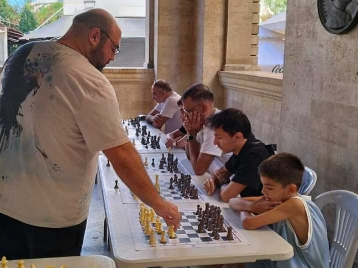 &Sigma;&kappa;ά&kappa;&iota; &sigma;&tau;&eta;&nu; &kappa;&alpha;&rho;&delta;&iota;ά &tau;&omicron;&upsilon; &Eta;&rho;&alpha;&kappa;&lambda;&epsilon;ί&omicron;&upsilon; &alpha;&pi;&omicron; &tau;&omicron;&nu; &Omicron;&Phi;&Eta; &ndash; Gentikoule